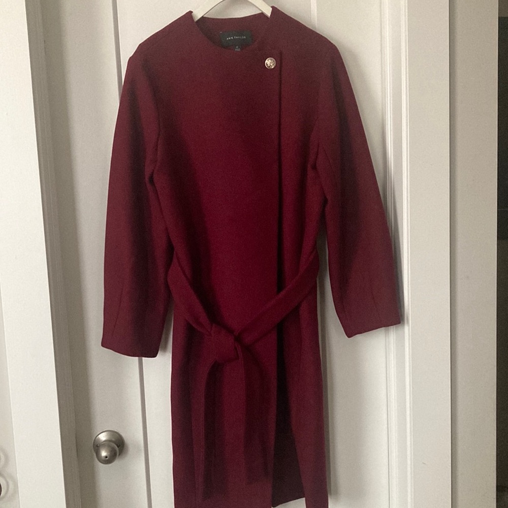 Tie waist Coat 🧥,Burgundy/maroon color, size-XS, 50% wool, belted , lined.